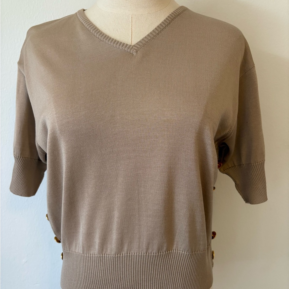 ✨Elegant Vintage CHANEL Gold CC Button Logo Cashmere Sweater Top Shirt